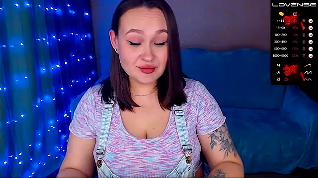 Snapshot of Cutie-Melanie chatting on March 2025 04:32:02 PM Cutie-Melanie online show from March 2025 04:32:02 PM