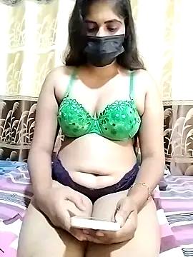 Snapshot of SLZAARA chatting on December 2024 04:48:02 PM SLZAARA online show from December 2024 04:48:02 PM