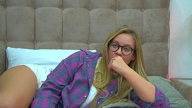 MariaNeumann online show from January 2025 12:24:01 AM