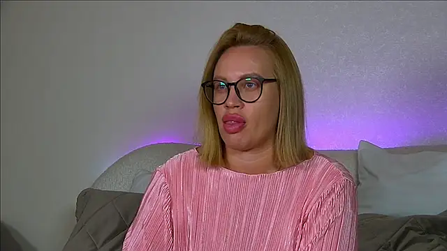 MariaNeumann online show from October 2025 06:30:01 PM