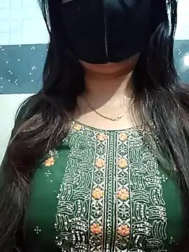 Snapshot of Aishwaryaa_69 chatting on January 2025 03:32:01 PM Aishwaryaa 69 online show from January 2025 03:32:01 PM