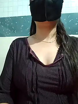 Snapshot of Aishwaryaa_69 chatting on January 2025 07:03:01 PM Aishwaryaa 69 online show from January 2025 07:03:01 PM