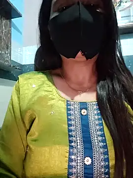 Snapshot of Aishwaryaa_69 chatting on February 2025 06:13:01 PM Aishwaryaa 69 online show from February 2025 06:13:01 PM