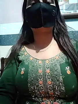 Snapshot of Aishwaryaa_69 chatting on February 2025 01:33:02 PM Aishwaryaa 69 online show from February 2025 01:33:02 PM