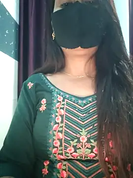 Snapshot of Aishwaryaa_69 chatting on February 2025 03:30:02 PM Aishwaryaa 69 online show from February 2025 03:30:02 PM