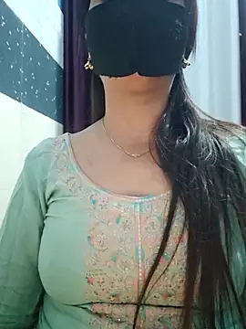 Snapshot of Aishwaryaa_69 chatting on March 2025 07:34:02 AM Aishwaryaa 69 online show from March 2025 07:34:02 AM