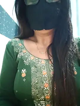 Snapshot of Aishwaryaa_69 chatting on March 2025 01:34:01 PM Aishwaryaa 69 online show from March 2025 01:34:01 PM