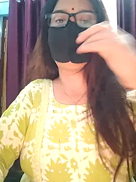 Snapshot of Aishwaryaa_69 chatting on September 2025 10:37:01 AM Aishwaryaa 69 online show from September 2025 10:37:01 AM