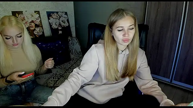  NigoNika online show from October 2025 12:59:02 PM