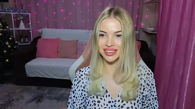 Snapshot of EmmyMills chatting on December 2024 06:44:01 PM EmmyMills online show from December 2024 06:44:01 PM