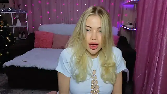 Snapshot of EmmyMills chatting on December 2024 09:19:02 PM EmmyMills online show from December 2024 09:19:02 PM