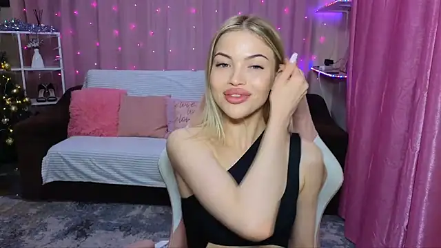 Snapshot of EmmyMills chatting on December 2024 07:21:02 PM EmmyMills online show from December 2024 07:21:02 PM