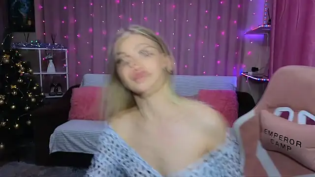 Snapshot of EmmyMills chatting on December 2024 10:23:02 PM EmmyMills online show from December 2024 10:23:02 PM