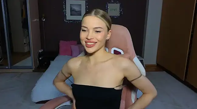 Snapshot of EmmyMills chatting on January 2025 04:43:02 PM EmmyMills online show from January 2025 04:43:02 PM