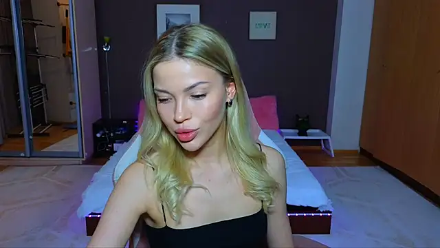 Snapshot of EmmyMills chatting on January 2025 09:06:01 PM EmmyMills online show from January 2025 09:06:01 PM