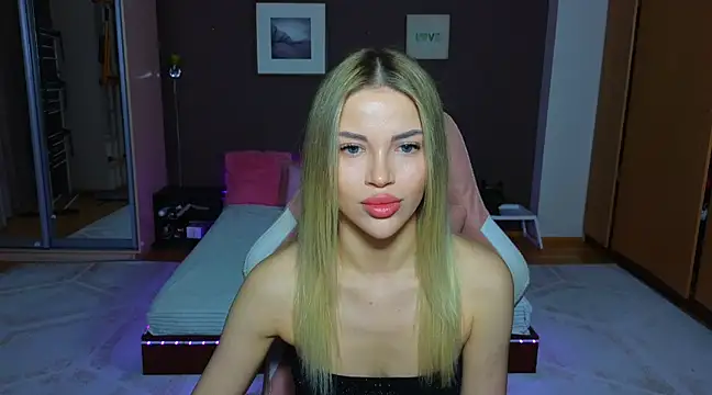 Snapshot of EmmyMills chatting on January 2025 08:51:02 PM EmmyMills online show from January 2025 08:51:02 PM