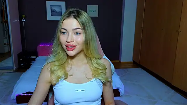 Snapshot of EmmyMills chatting on February 2025 06:10:02 PM EmmyMills online show from February 2025 06:10:02 PM