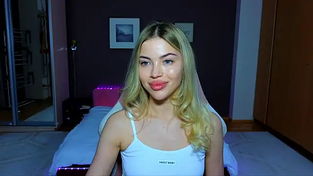 Snapshot of EmmyMills chatting on February 2025 09:14:01 PM EmmyMills online show from February 2025 09:14:01 PM