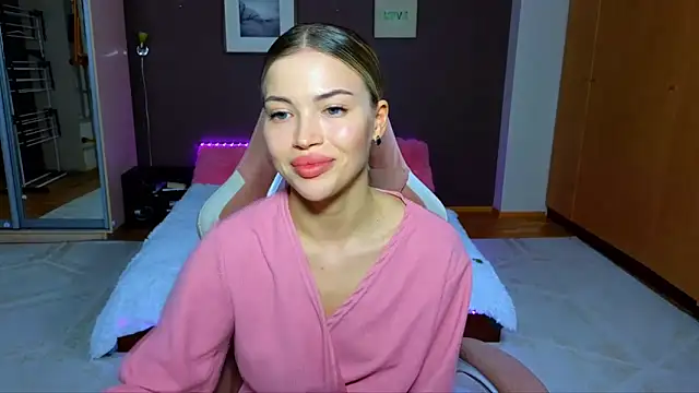 Snapshot of EmmyMills chatting on February 2025 01:24:01 AM EmmyMills online show from February 2025 01:24:01 AM