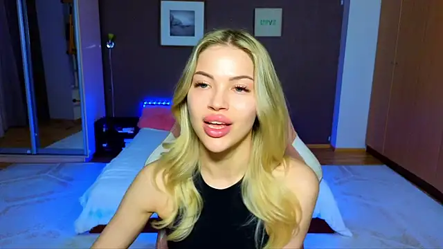 Snapshot of EmmyMills chatting on March 2025 06:36:01 PM EmmyMills online show from March 2025 06:36:01 PM