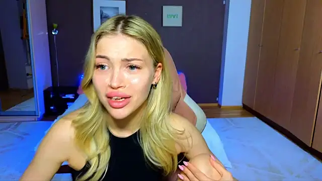 Snapshot of EmmyMills chatting on March 2025 12:47:02 AM EmmyMills online show from March 2025 12:47:02 AM