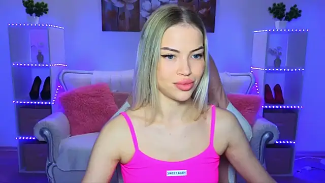 Snapshot of EmmyMills chatting on October 2025 09:15:01 PM EmmyMills online show from October 2025 09:15:01 PM