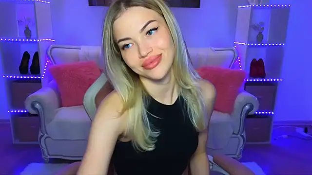 Snapshot of EmmyMills chatting on October 2025 09:24:02 PM EmmyMills online show from October 2025 09:24:02 PM