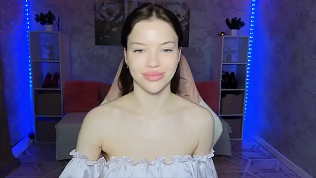 Snapshot of EmmyMills chatting on May 2026 10:05:02 PM EmmyMills online show from May 2026 10:05:02 PM