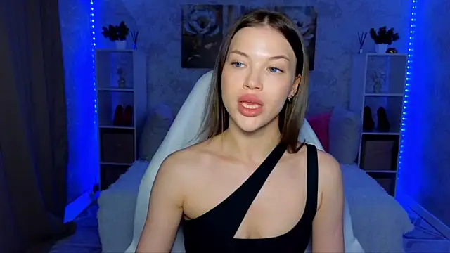 Snapshot of EmmyMills chatting on June 2026 08:32:02 PM EmmyMills online show from June 2026 08:32:02 PM