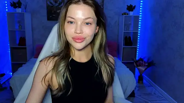 Snapshot of EmmyMills chatting on June 2026 08:56:02 PM EmmyMills online show from June 2026 08:56:02 PM