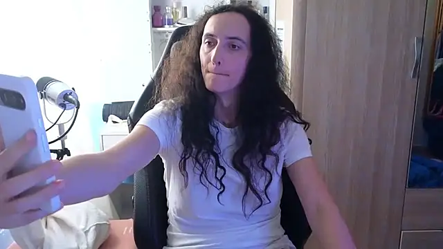 MemiKouki online show from September 2025 02:11:02 PM