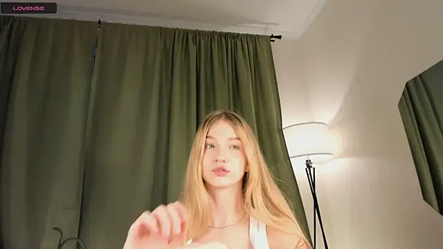 YuNabif online show from September 2025 03:19:02 AM