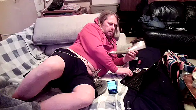 Snapshot of Mic_Oxinner chatting on December 2024 10:55:02 AM Mic Oxinner online show from December 2024 10:55:02 AM