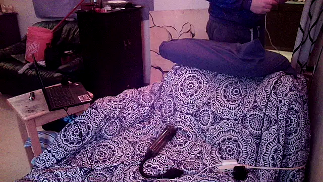 Snapshot of Mic_Oxinner chatting on January 2025 11:27:01 AM Mic Oxinner online show from January 2025 11:27:01 AM