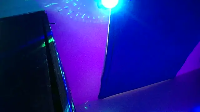 Snapshot of Mic_Oxinner chatting on January 2025 11:54:02 AM Mic Oxinner online show from January 2025 11:54:02 AM