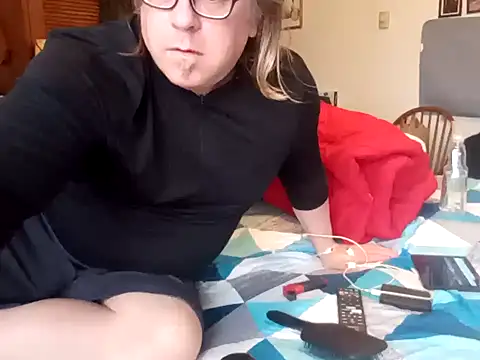 Snapshot of Mic_Oxinner chatting on February 2025 09:39:01 PM Mic Oxinner online show from February 2025 09:39:01 PM