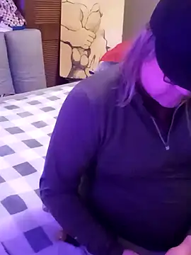 Snapshot of Mic_Oxinner chatting on February 2025 08:59:02 AM Mic Oxinner online show from February 2025 08:59:02 AM