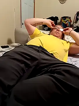 Snapshot of Mic_Oxinner chatting on March 2025 10:47:01 AM Mic Oxinner online show from March 2025 10:47:01 AM