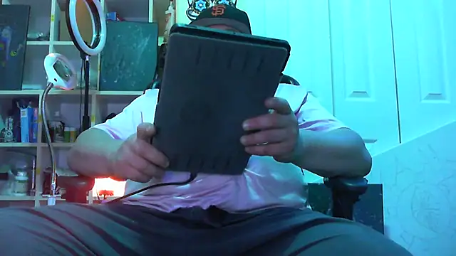 Snapshot of Mic_Oxinner chatting on September 2025 10:37:01 PM Mic Oxinner online show from September 2025 10:37:01 PM