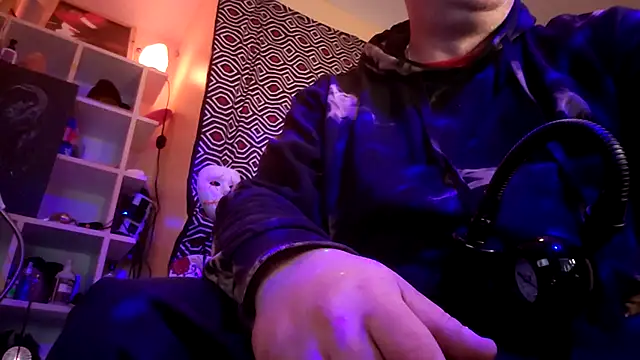 Snapshot of Mic_Oxinner chatting on October 2025 09:05:02 AM Mic Oxinner online show from October 2025 09:05:02 AM