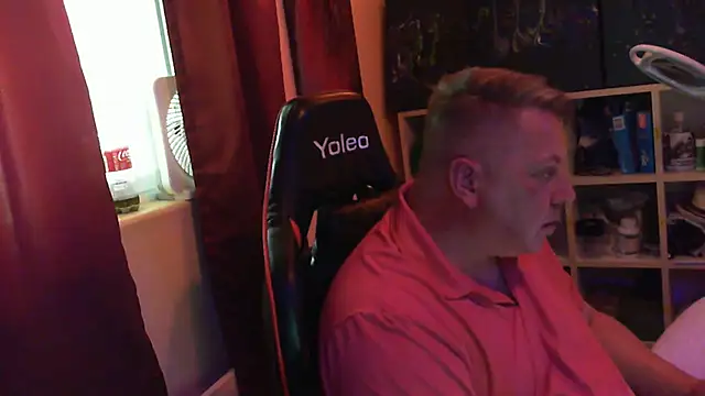 Snapshot of Mic_Oxinner chatting on October 2025 09:24:01 PM Mic Oxinner online show from October 2025 09:24:01 PM