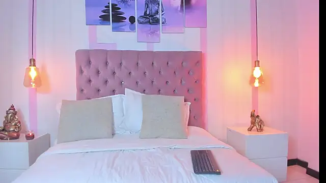 Sophia turneer online show from March 2025 10:53:01 PM