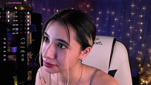Snapshot of DarlaLike chatting on December 2024 07:06:02 AM DarlaLike online show from December 2024 07:06:02 AM