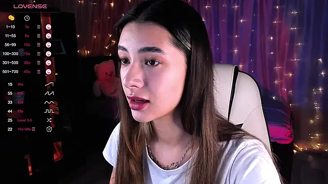 Snapshot of DarlaLike chatting on December 2024 04:41:01 AM DarlaLike online show from December 2024 04:41:01 AM