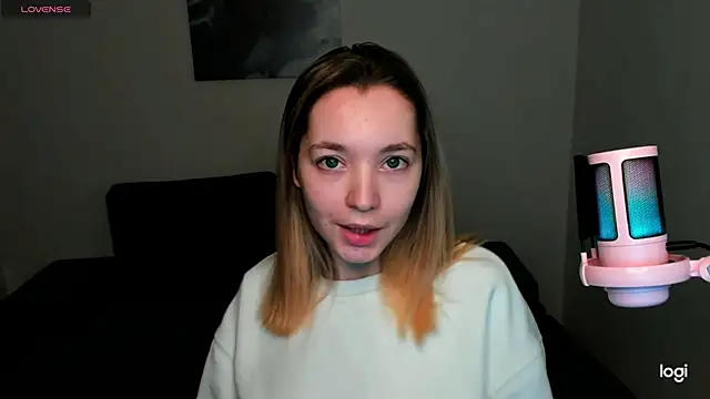 MiaThaine online show from December 2024 03:33:01 PM