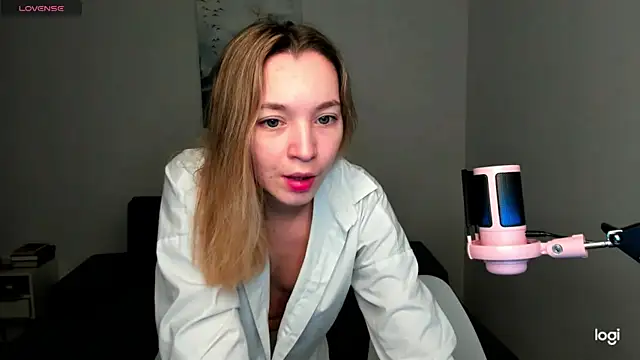 MiaThaine online show from December 2024 01:02:01 AM