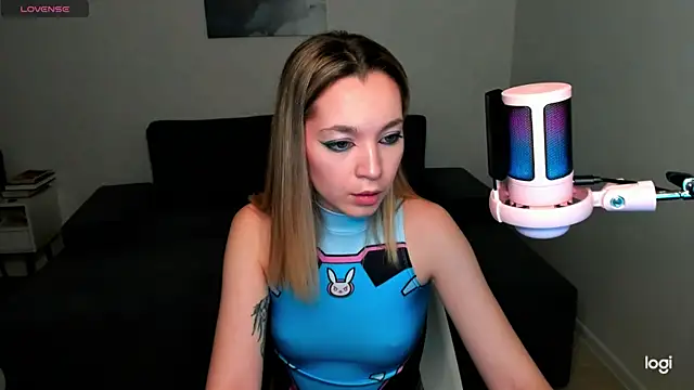 MiaThaine online show from December 2024 01:49:02 PM