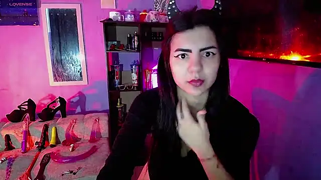 Snapshot of IsisRouse chatting on November 2025 03:45:02 PM IsisRouse online show from November 2025 03:45:02 PM