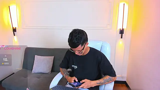 Paradise boy s online show from April 2026 02:31:01 PM