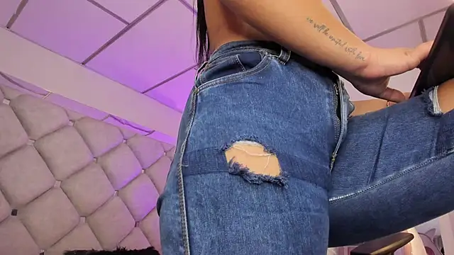 alessiaferry online show from September 2025 02:55:01 PM